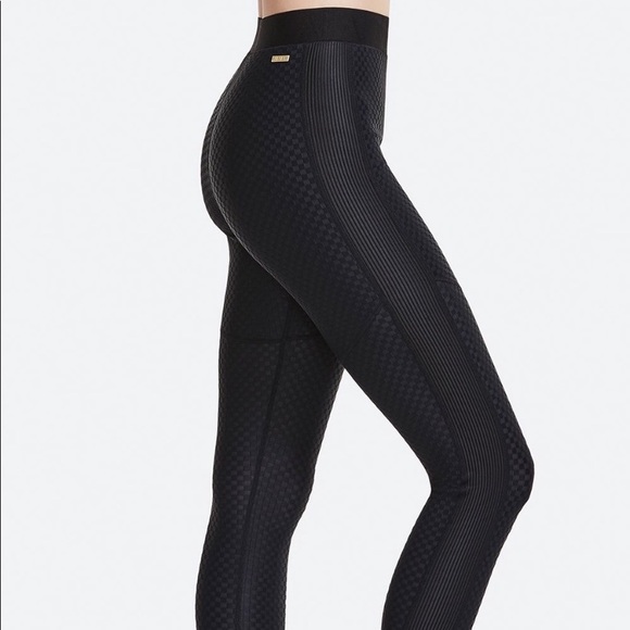 ALALA black nitro leggings size M - Picture 3 of 4